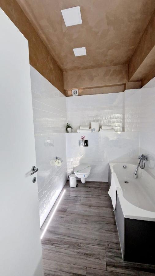 White Tower - Private Studio 106 Mamaia Ngoại thất bức ảnh